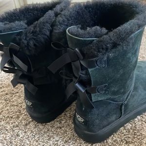 Black bow Ugg boots(9)